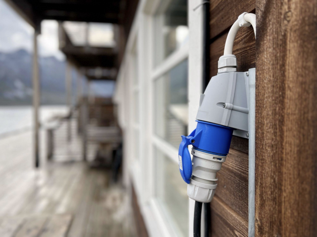 EV car commando plug