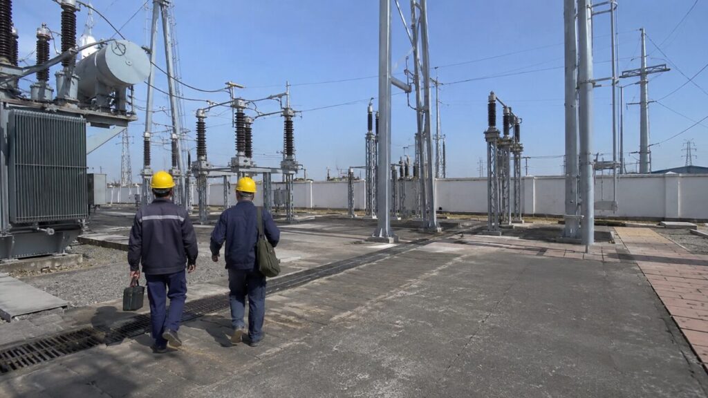 industrial electrical plug for people